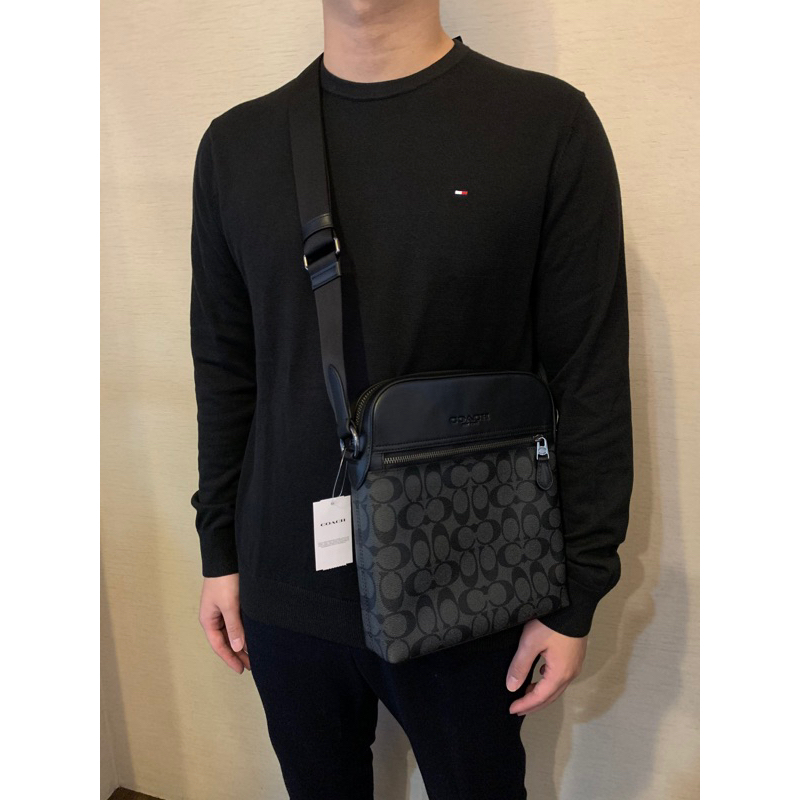 Limit精品✔️Coach 經典品牌C字母滿版 Logo 設計 黑灰色老花 皮革 男生 男款 側背包 郵差包 無盒