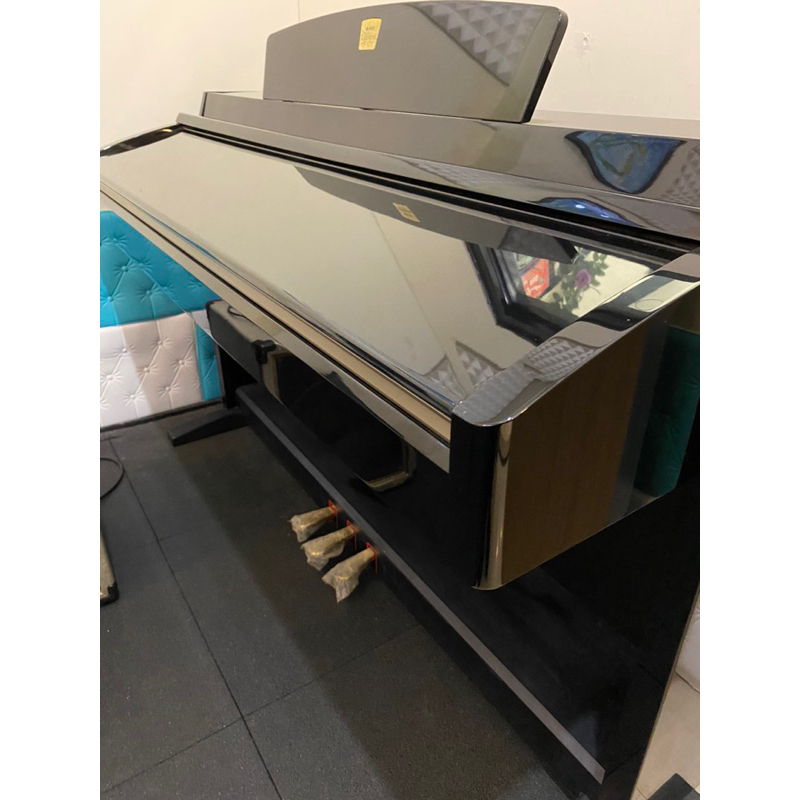 [爵士貓二手樂器格子舖］yamaha  電鋼琴、全鋼琴鏡面烤漆設計、質感、手感一級棒、送保固、售價28000元