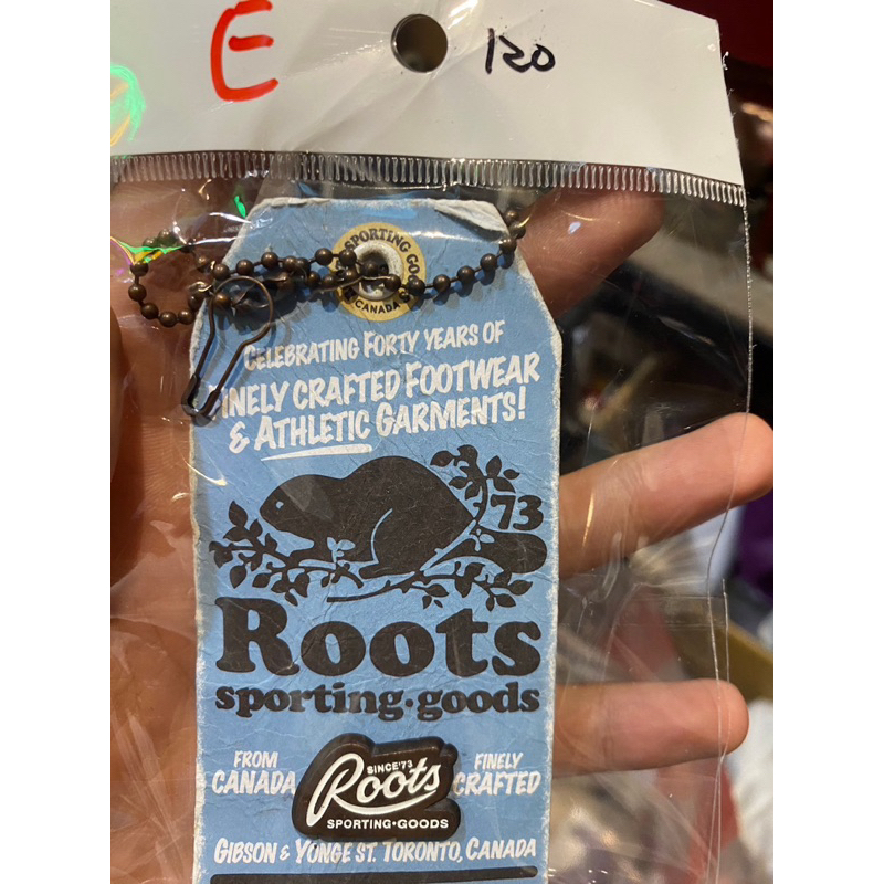 加拿大🇨🇦國民品牌 Roots Canada 吊飾 徽章 別針 正版 加拿大國民品牌 roots(E) ￼