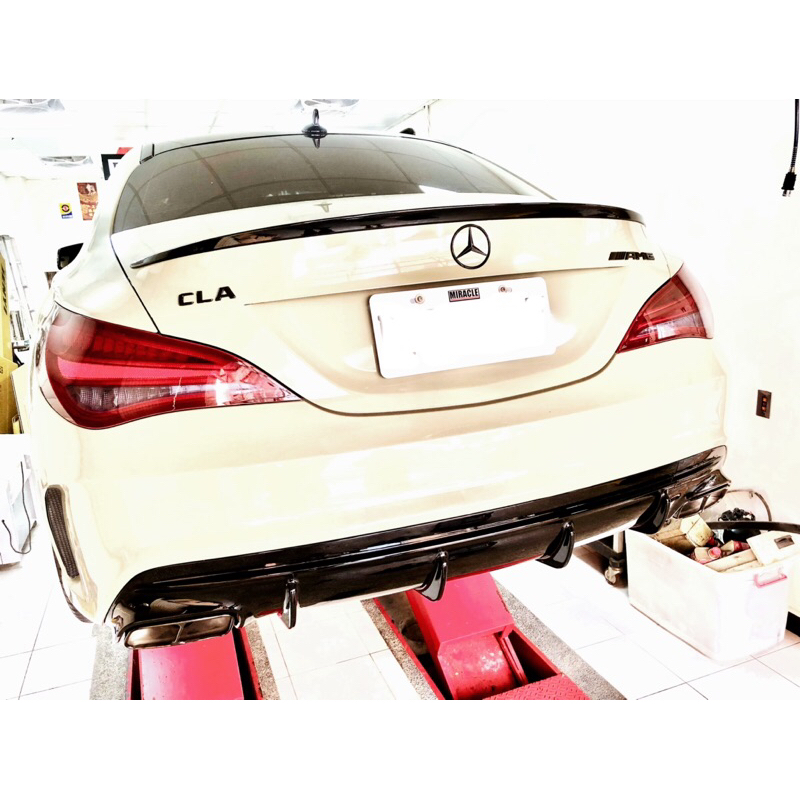 Benz w117 Cla45 亮黑pp塑料後下巴+尾飾管