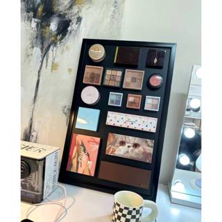 【現貨】磁吸黑板 化妝牆 眼影口紅刷展示架 桌面彩妝品收納盒 宿舍壁掛置物櫃 化妝品收納 送磁吸條