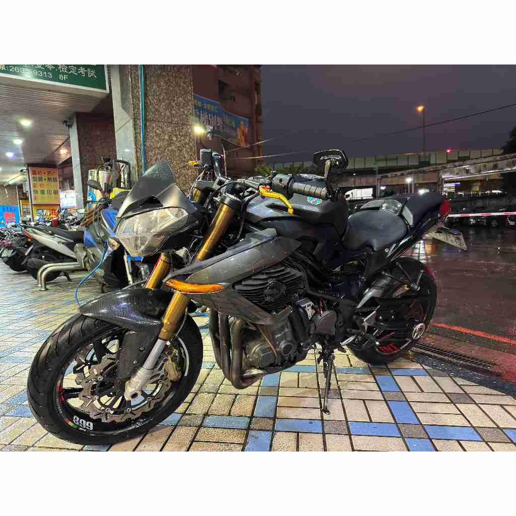 Benelli TNT 899