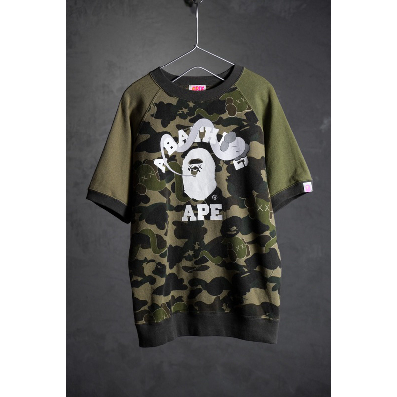 APE BAPE KAWS LA 限定　ゲームシャツ　CAMO tシャツ　L APE BAPE KAWS LA 限定 ゲームシャツ CAMO tシャツ L（A Bathing
