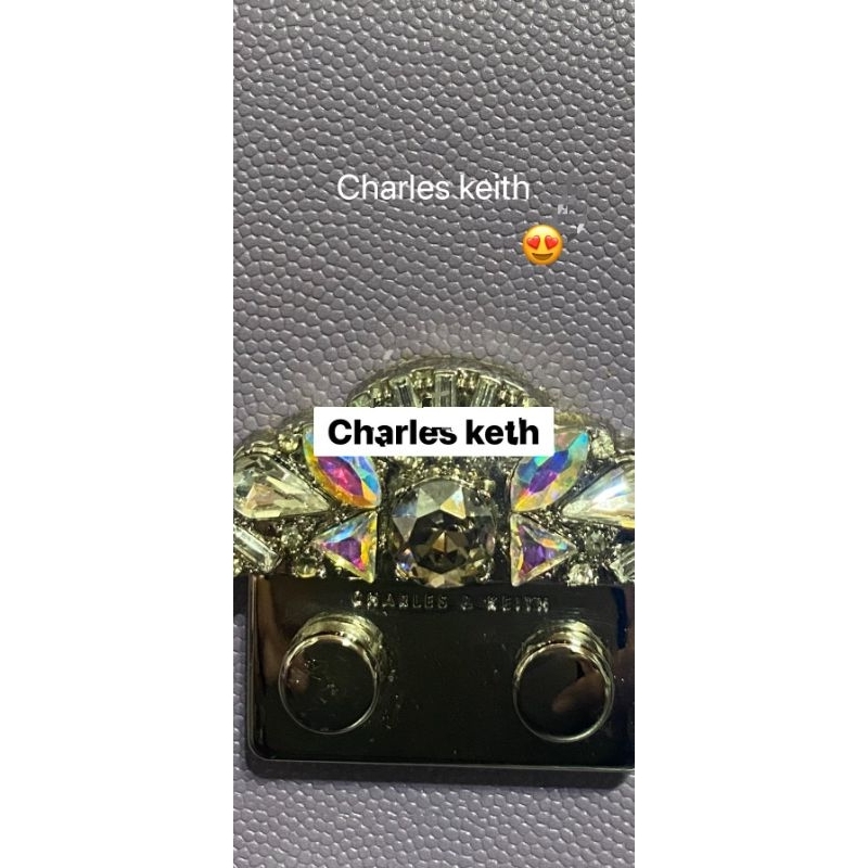 CHARLES &amp; KEITH  小CK包包 鍊條包 紫色長約１５公分，可面交
