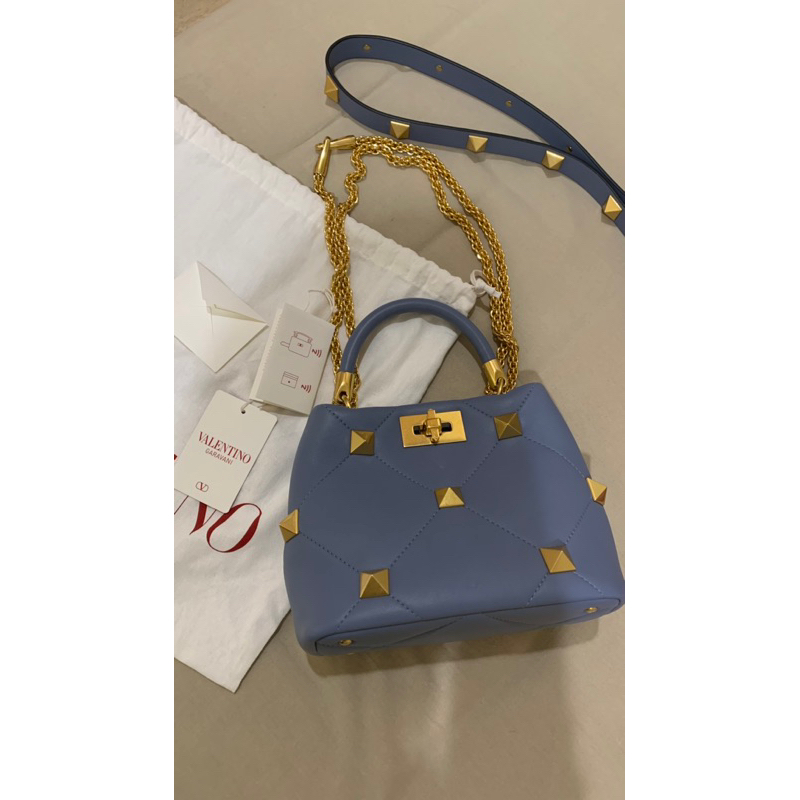 VALENTINO SMALL ROMAN STUD THE HANDLE BAG IN NAPPA 納帕皮革鍊條肩背包