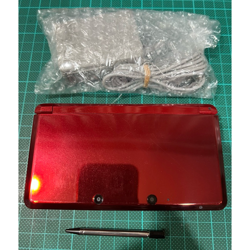 二手現貨 3DS 主機 N3DS 日規 無改機 紅色 主機外表有傷 下螢幕有保貼 原廠變壓器 實物拍攝 如圖