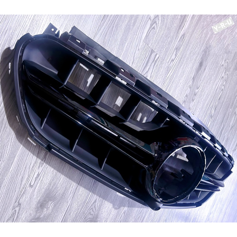 Benz 賓士 w213 s213 正E63s 水箱罩 亮黑款