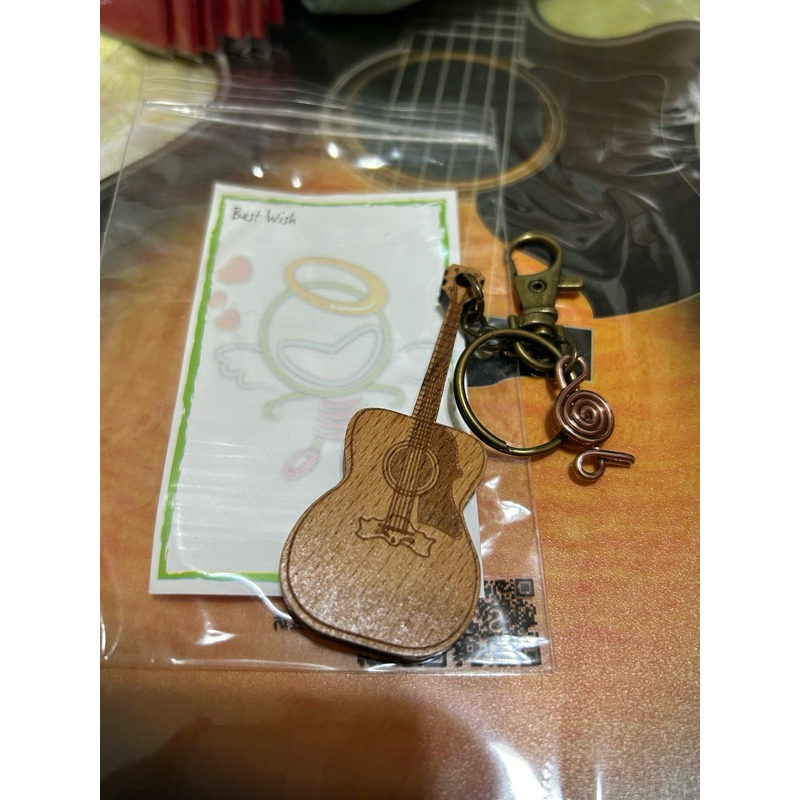 吉他造型鑰匙圈 木製吉他造型鑰匙圈 鑰匙圈 吉他造型 禮物 生日禮物 聖誕禮物 交換禮物
