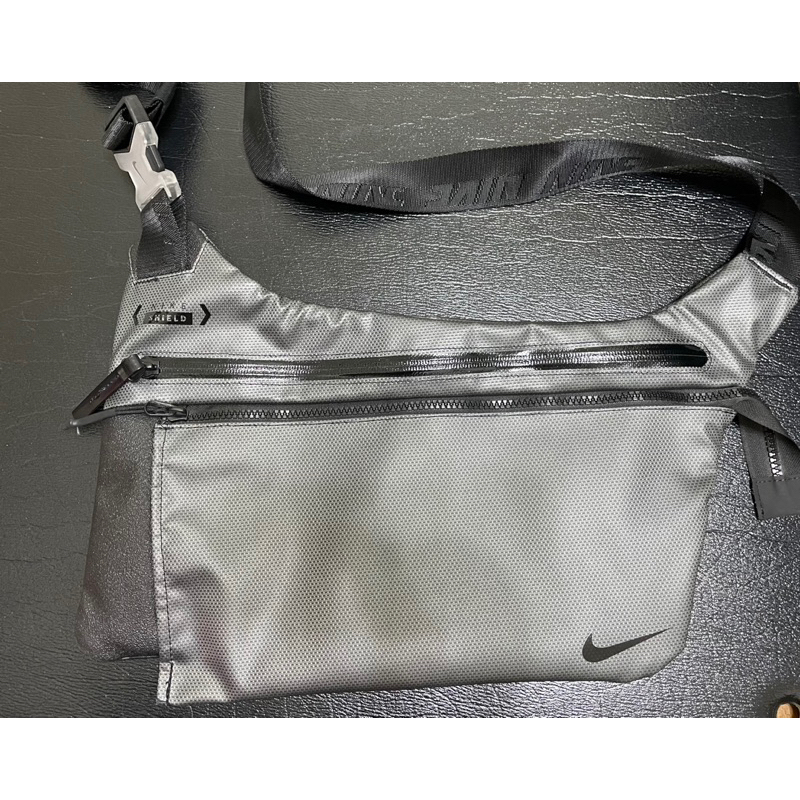 二手 九成新 Nike Profile Smit Wntrzd CU1497-073 深灰 黑 防潑水 側背包