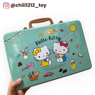 【三麗鷗Hello Kitty】收納鐵盒 長方鐵盒 手提箱 餅乾 收納提盒 可愛 桌面收納 整理 儲物盒 空鐵盒 鐵盒