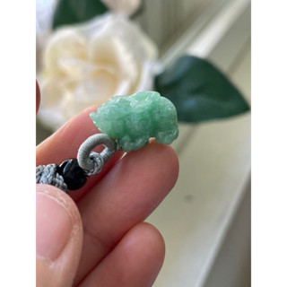 玉到愛，豆綠三腳蟾蜍項鍊，招財納福，手工雕刻，已綁繩，附陸證，完美無紋，保證緬甸玉A貨翡翠～s72