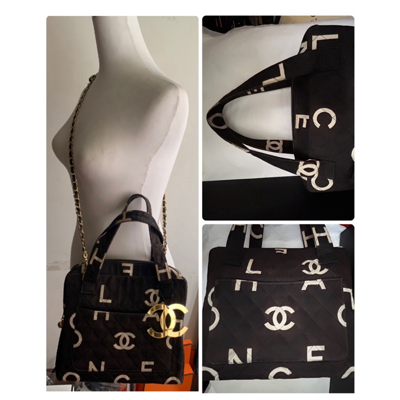 Chanel （大字母、雙C mark 黑底白字）金球拉鍊帆布包🙋時下最夯滿版⋯大logo；提把有加勾環，另贈特製長鍊！