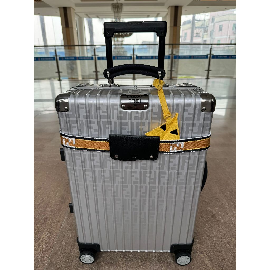 實物拍攝（98成新） Rimowa x Fendi 21吋 銀色 鋁鎂合金材質 聯名款 行李箱 登機箱 7VV133