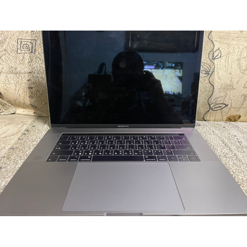 A1707 MacBook Pro 15吋零件機 有開機聲音