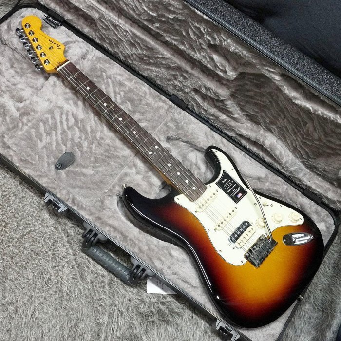 【名人樂器】 Fender American Ultra Stratocaster HSS RW Ultraburst