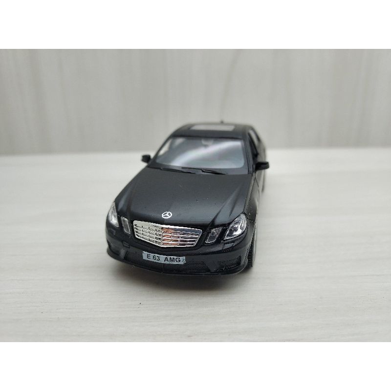 全新盒裝1:36~賓士 BENZ E63 AMG 消光黑色 合金 模型車 玩具 迴力 兒童
