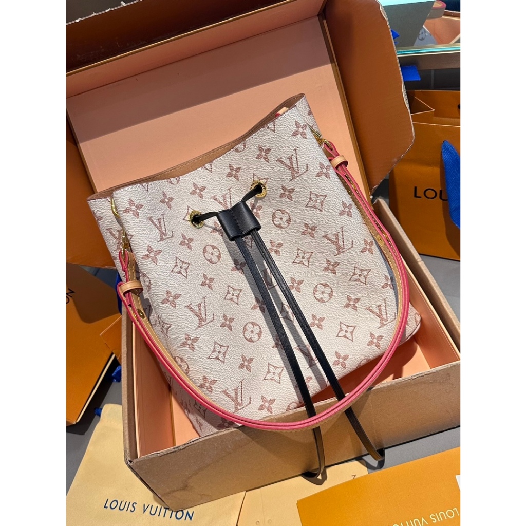 💛奎茵🌈頂級二手全新精品禮盒LV水桶包香檳袋