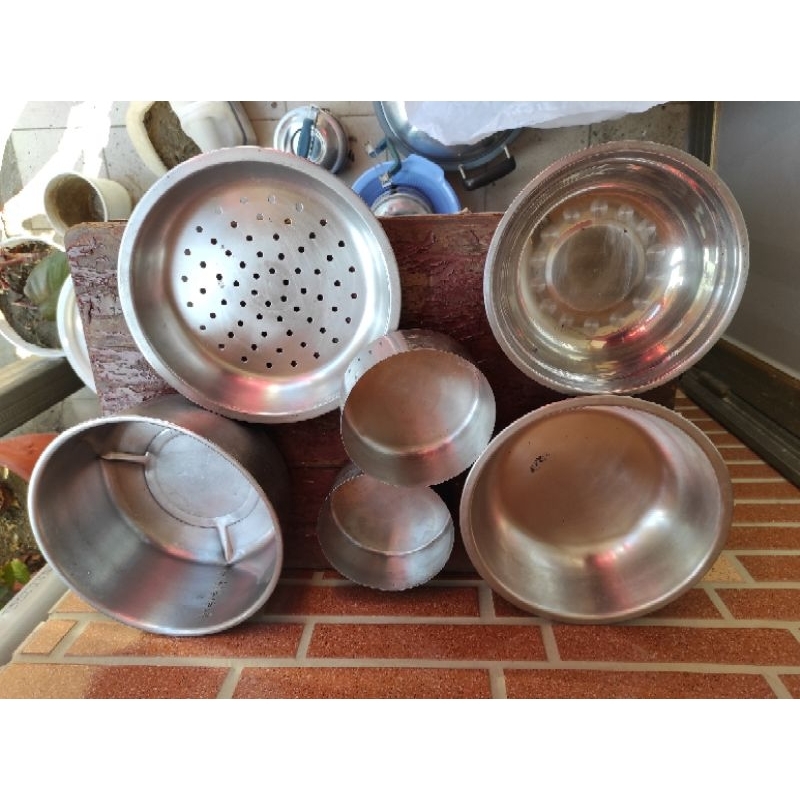 不鏽鋼內鍋蒸鍋都是二手，分菜盤可以當寵物餐碗