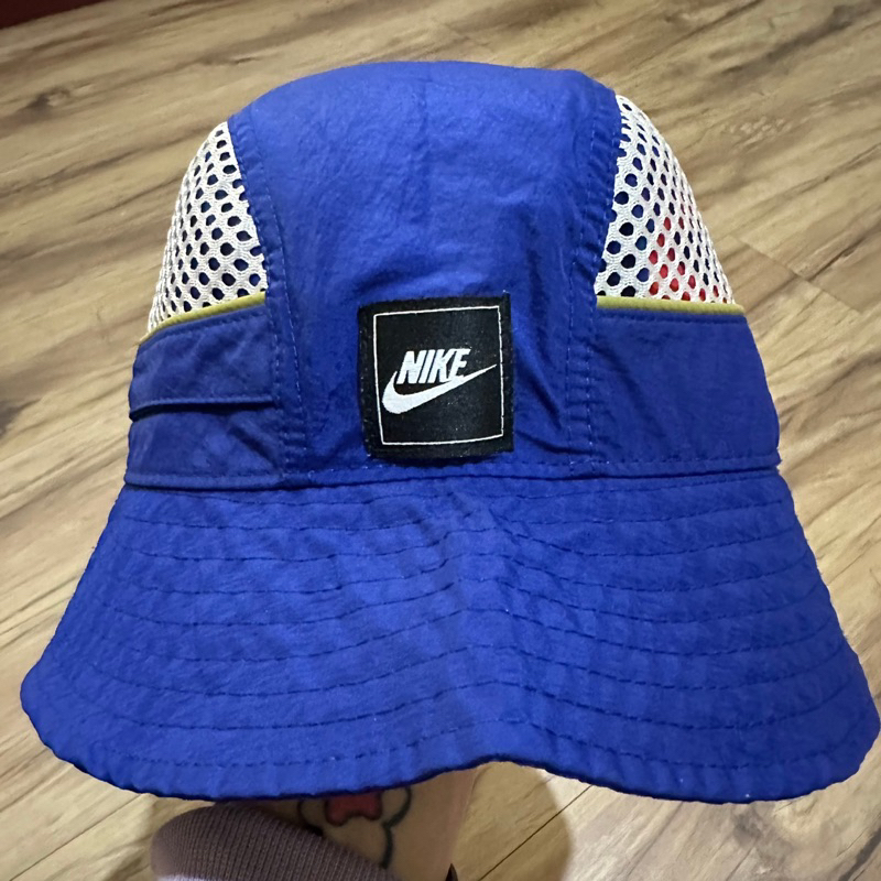 九成新Nike漁夫帽尺寸S / M