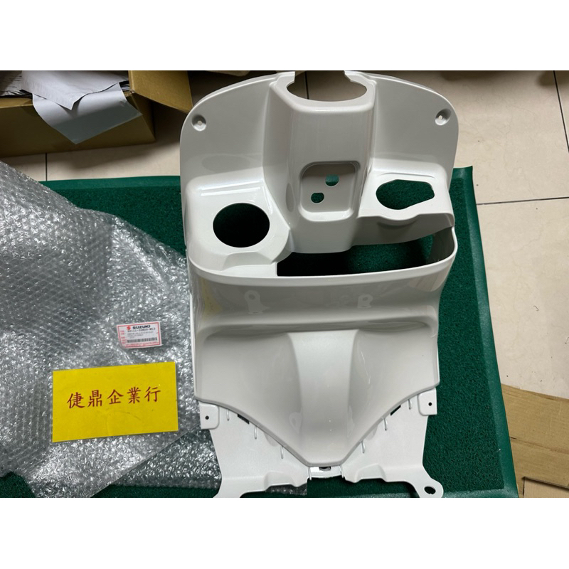 Suzuki 原廠 SALUTO 125 白 置物箱 內箱 料號：92111-32K00-W13
