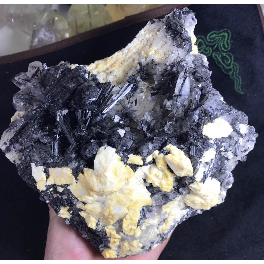 2.56kg天然黑碧璽白水晶簇標本擺件高頻靈脩大師水晶黑髮晶原礦原石骨幹