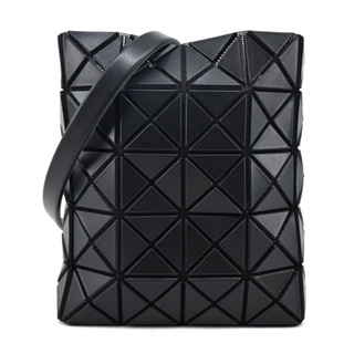 ISSEY MIYAKE 三宅一生 BAOABO PRISM MATTE斜背包-霧面黑｜JS Maxx官方旗艦館