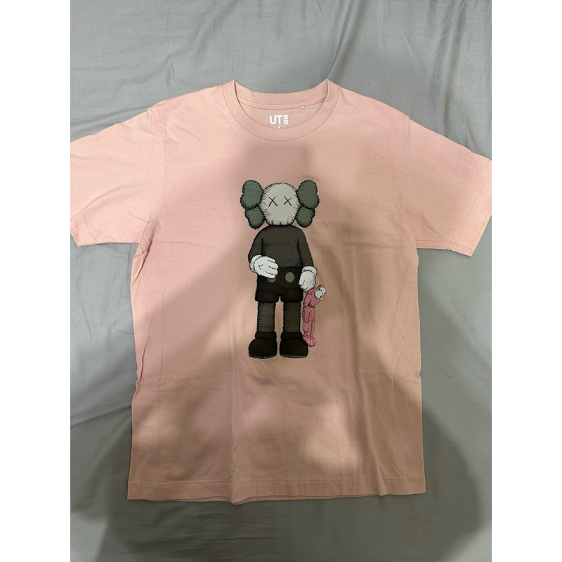 UNIQLO x KAWS 粉色T恤