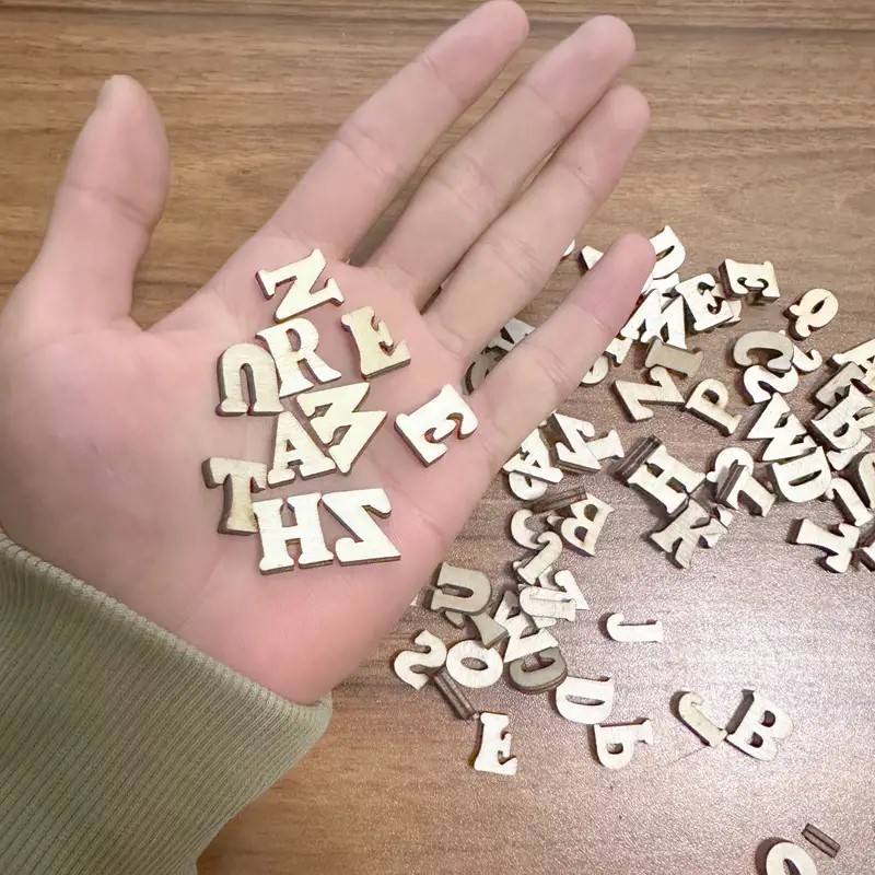 1.5cm木質英文字母 A-Z各4片個共104片, 適合DIY手作、繪畫、牆面裝飾、字母板！木製零件 木質門牌 字母擺飾