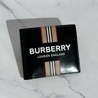 JBI BOUTIQUE✔️ Burberry 立體浮雕格紋文字 黑色短夾 ✅正品代購