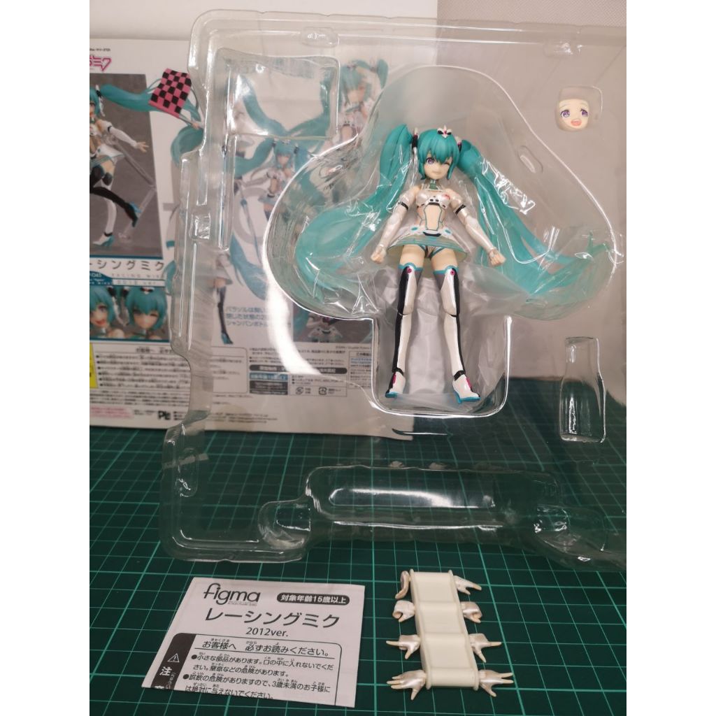 [殺肉阿北] 日版全新拆出殺肉組 Figma sp-045 賽車初音 2012 Ver. 附盒寄出 商品內容 盒況如附圖