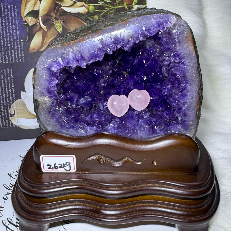 可愛小土型 紫水晶洞🫶頂級烏拉圭立洞ESPa+✨2.62kg❤️口寬有洞深 吸金聚氣 淨化消磁❤️自擺送禮 收藏 招財