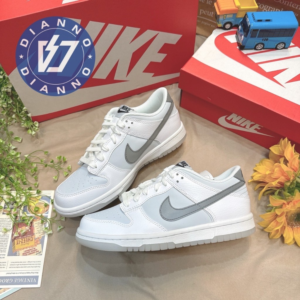 帝安諾-實體店面  NIKE DUNK LOW 岩石灰 拼接 荔枝皮 淺灰 白灰 反光 芝麻布丁 FV0365-100