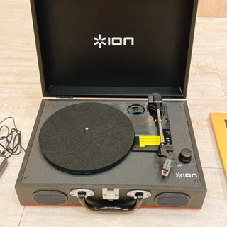 Ion Audio 復刻行李箱黑膠唱片機