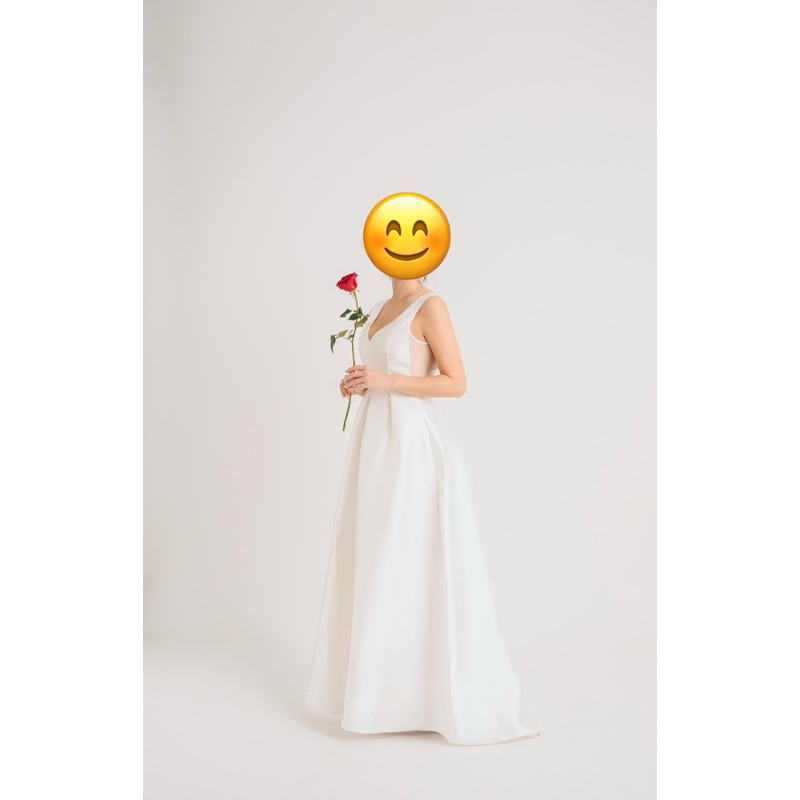 品牌設計自助輕婚紗，白色簡約典雅