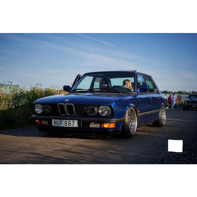 玩具偉富 預購24年5月 KING MODEL BMW 5系列 M5 E28 寶藍