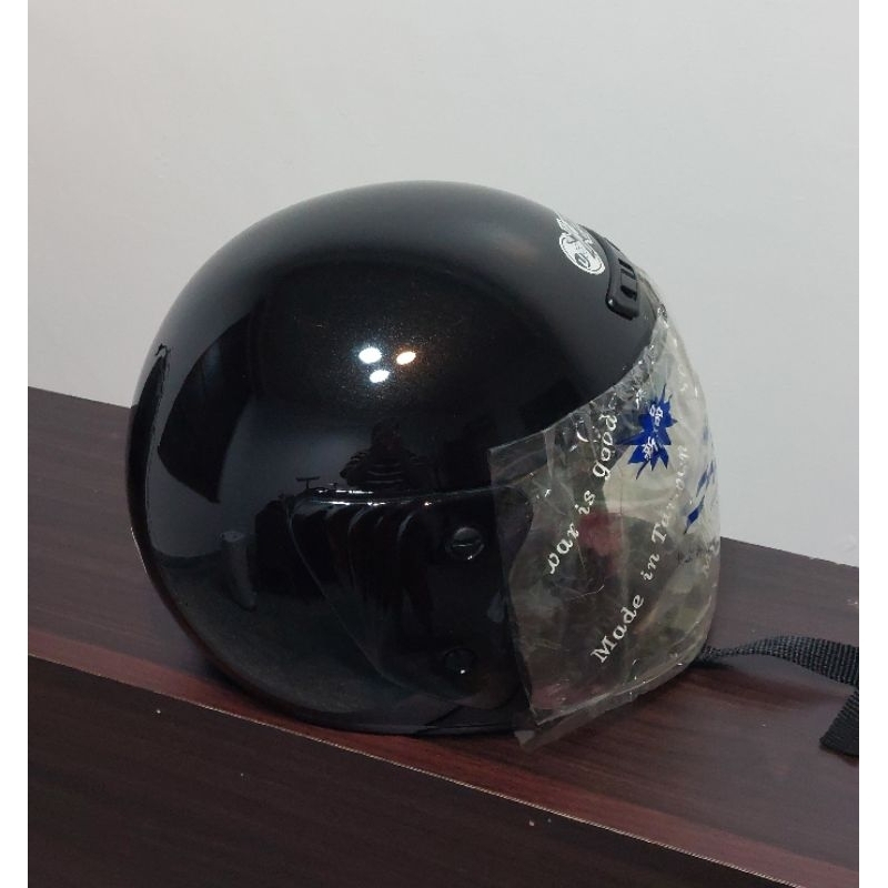 🚦全新，KYMCO光陽    🛵機車安全帽   🚥3/4罩，防風  ❤️黑色，耐髒，‼️特惠價‼️