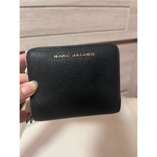 MARC JACOBS 立體LOGO荔枝皮短夾