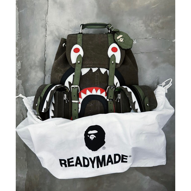 bape 和設計師 細川雄太先生的READYMADE 合作系 包的翻蓋是鯊魚眼睛✅每個都有編號！限量發售🔥3/29結單🔥