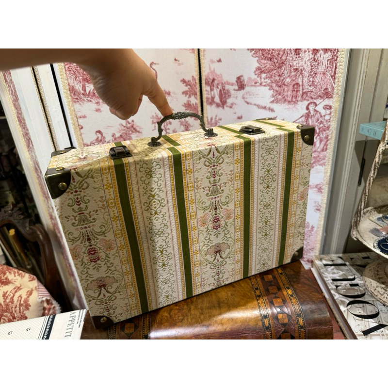 義大利古董織繡布料綠色系手工木製手提箱/置物箱