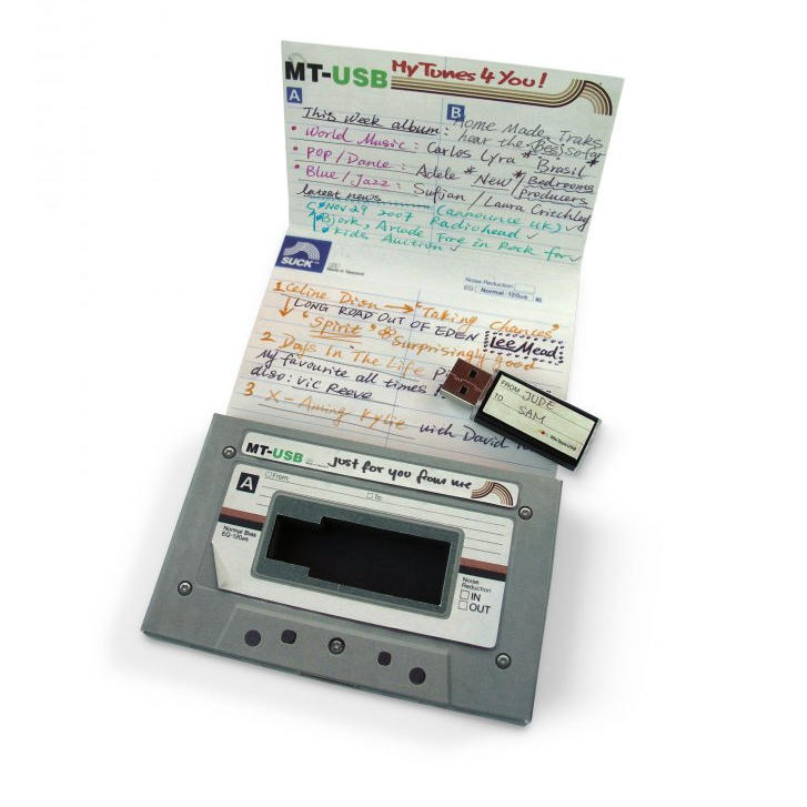 英國 SUCK UK 復古錄音帶造型 卡片 賀卡 隨身碟 1G USB 創意禮品 音樂禮物 文創【他,在旅行】