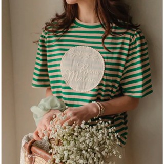 DREAM COLOR KR 一件免運 韓國女裝 正韓 女裝 點綴圓形蕾絲花朵刺繡肩線抽摺條紋短袖上衣