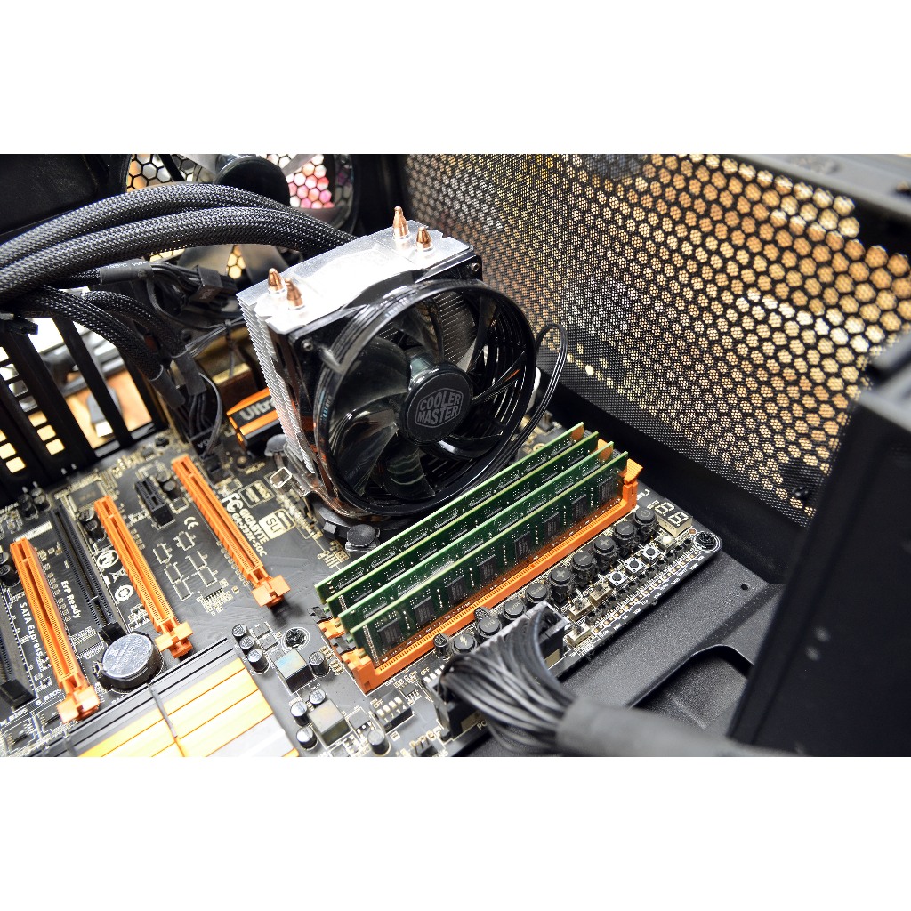 主機板與機殼系統 CPU i7 4790 3.6G 主機板 GA-Z97X-Soc 32G RAM 振華 650W 電源