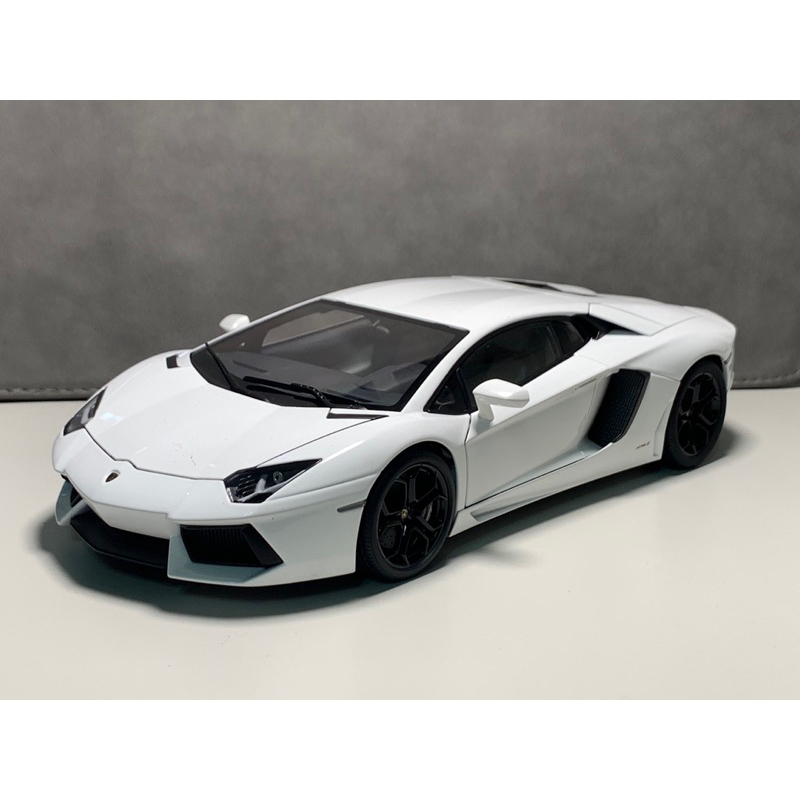（四月優惠）1/18 AUTOart Lamborghini AVENTADOR LP700-4（white)