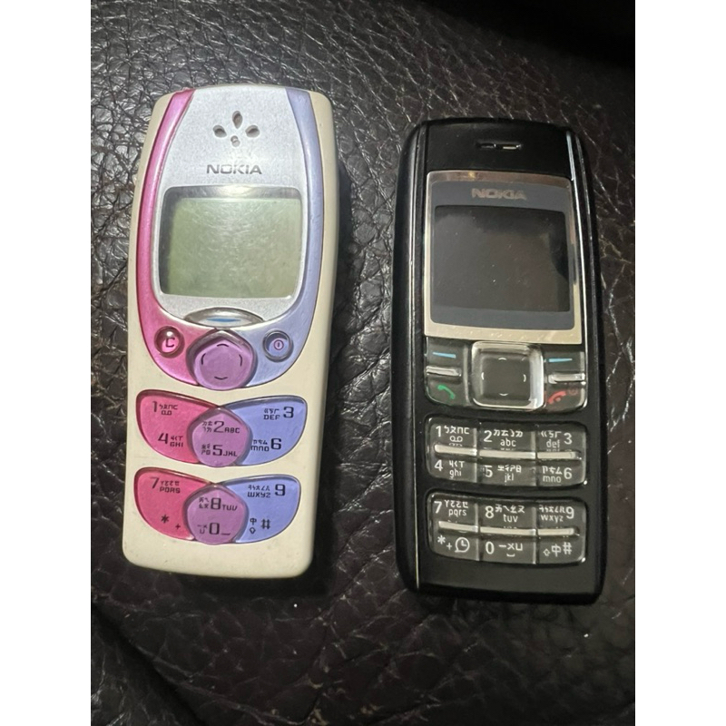 NOKIA 2300 1600復古手機小而巧手機收藏款Nokia 8250 1800古董機