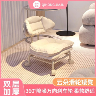臺灣出貨 家用滑輪矮凳 萬向輪椅子 板凳 帶輪椅 萬嚮輪雲朵小凳子滑輪小矮凳傢用兒童靠背椅學步凳可旋轉換鞋椅子 EZNU