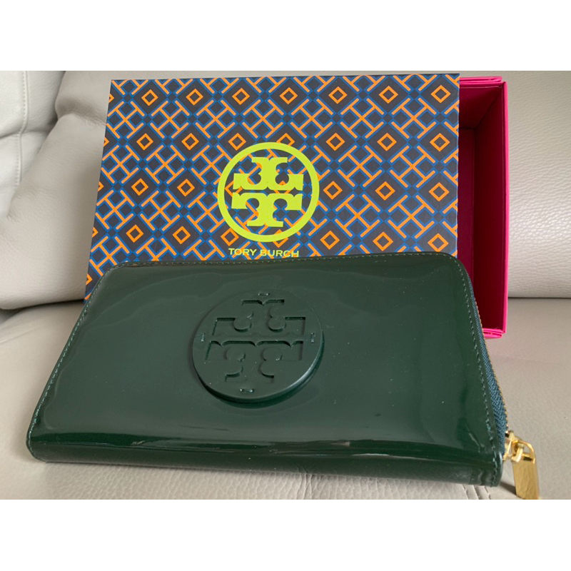 ☆╮HSUAN@蝦貨╭☆全新Tory burch 正品墨綠色 漆皮ㄇ拉長夾 零錢皮夾（限高雄市面交）