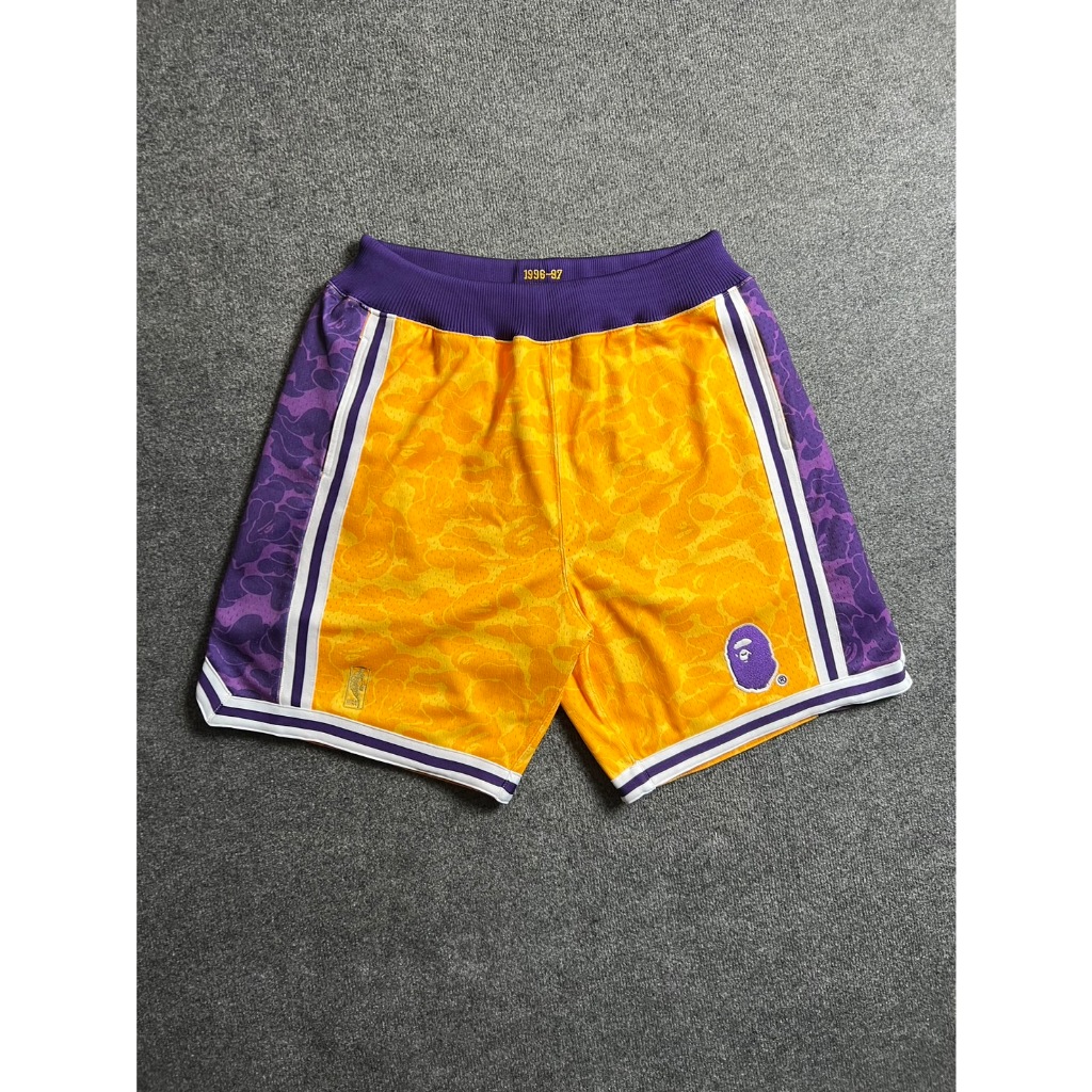 【TACKSTHGOOD】BAPE x Mitchell &amp; Ness Lakers 湖人隊聯名款迷彩球褲 L