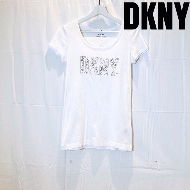 便宜到很蝦👍全新 DKNY LOGO塗鴉圓領短袖白色棉質T恤🎀🎀百褶裙 洋裝 格子外套 短袖襯衫 高腰皮褲