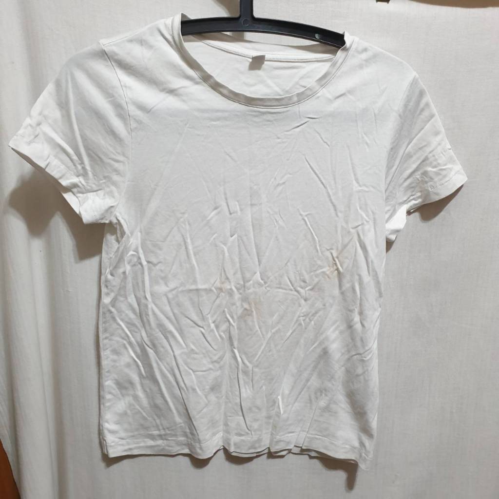 姜小舖超低價UNIQLO白色棉質圓領短袖上衣M號 超便宜特價品 T恤 短T 素色T恤