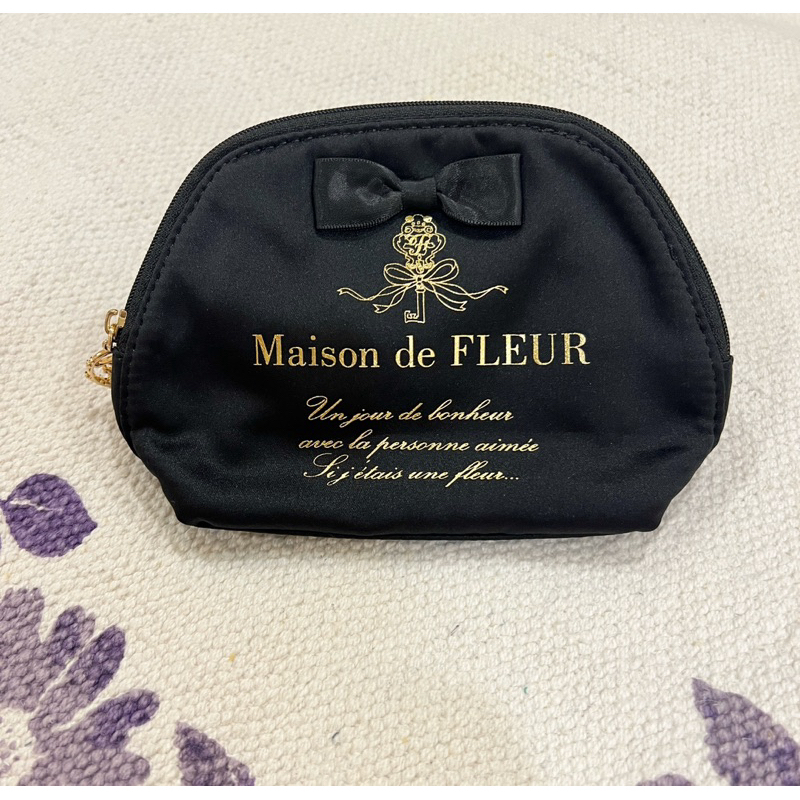 Maison de FLEUR （現貨） 名媛風絲緞面 金色浮雕手拿包
